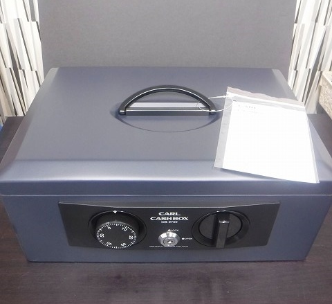【B0204】 新品 CARL CASHBOX CB－9700 手提げ 金庫 カール事務器 A４
