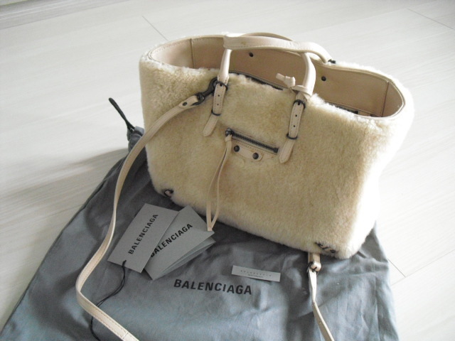 Yahoo!オークション -「balenciaga ファー」の落札相場・落札価格 Yahoo!オークション -「balenciaga ファー」の落札相場・落札価格