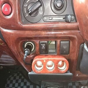 送料込 スズキエブリイワゴン スポーツ取り付け例あり2色より選択シガーソケット3連、ウッド調とカーボン調 増設 3連 LEDライト付