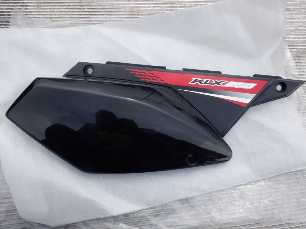 Amazon.co.jp: klx250 dトラッカー klx250sr サイドカバー 左右