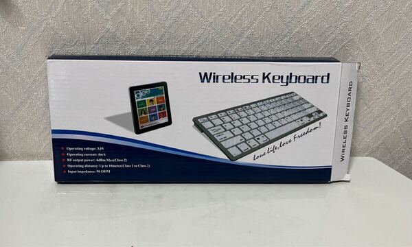 702i2413 ワイヤレスBluetoothキーボード、ドイツ語、フランス語、スペイン語、イタリア語、英語バイリンガルキーボード