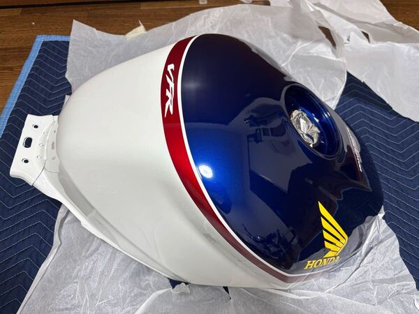 VFR800 RC46 スペシャルエディション(25thアニバーサリー)新品未使用フューエルタンク ホンダ