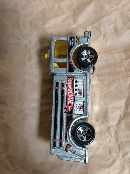 ホットウィール 消防車 シルバー イエロー ミニカー Fire Eater HOT WHEELS Fire truck Silver yellow toy car