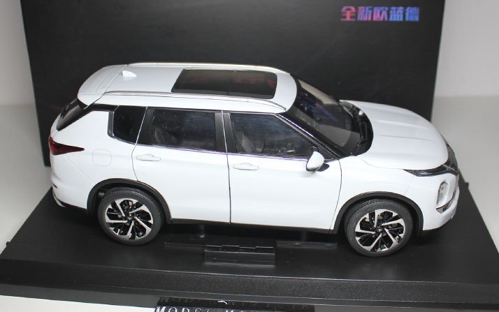▲超希少！白！三菱 1/18 MITSUBISHI アウトランダー OUTLANDER 2023 新品