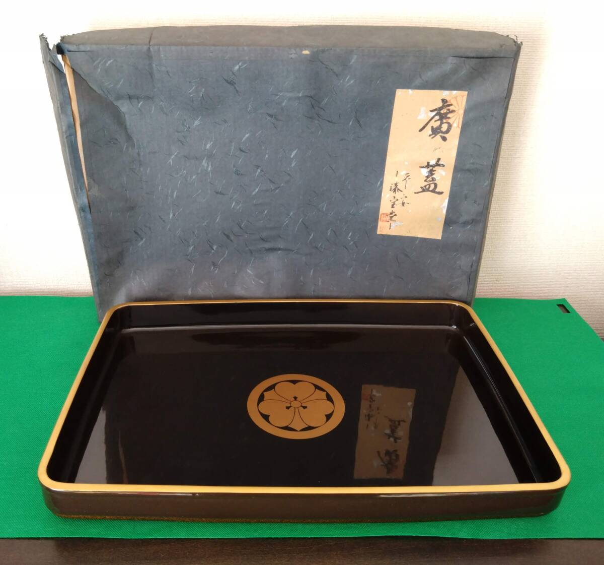 木製 漆塗 唐草 金蒔絵 黒塗 巻足 花台 平卓 香炉 漆芸 梨地 M906 Yahoo!オークション -「漆 蒔絵」(盆) (漆芸)の落札相場・落札価格
