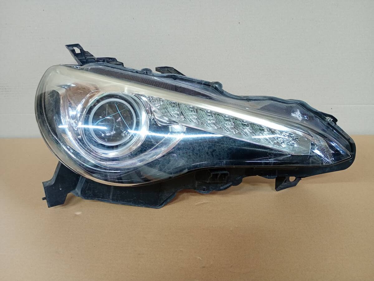 トヨタ86 86 純正ヘッドライト セット未使用品　ジャンク 86 ヘッドライト ZN6 前期(〜2016年7月まで) 純正HID車 LED