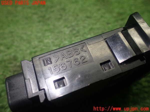 1UPJ-24136300]ハイエースワゴン100系(KZH100G)デフォッガースイッチ 中古