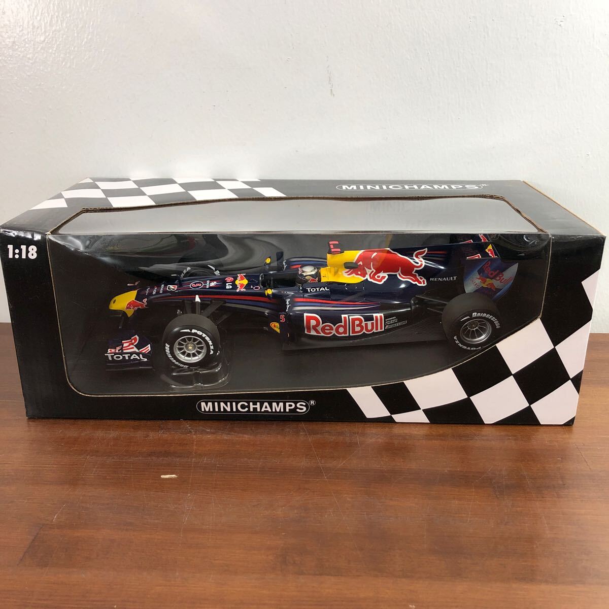 Yahoo!オークション -「1/18 レッドブル rb6」の落札相場・落札価格 Yahoo!オークション -「1/18 レッドブル rb6」の落札相場・落札価格