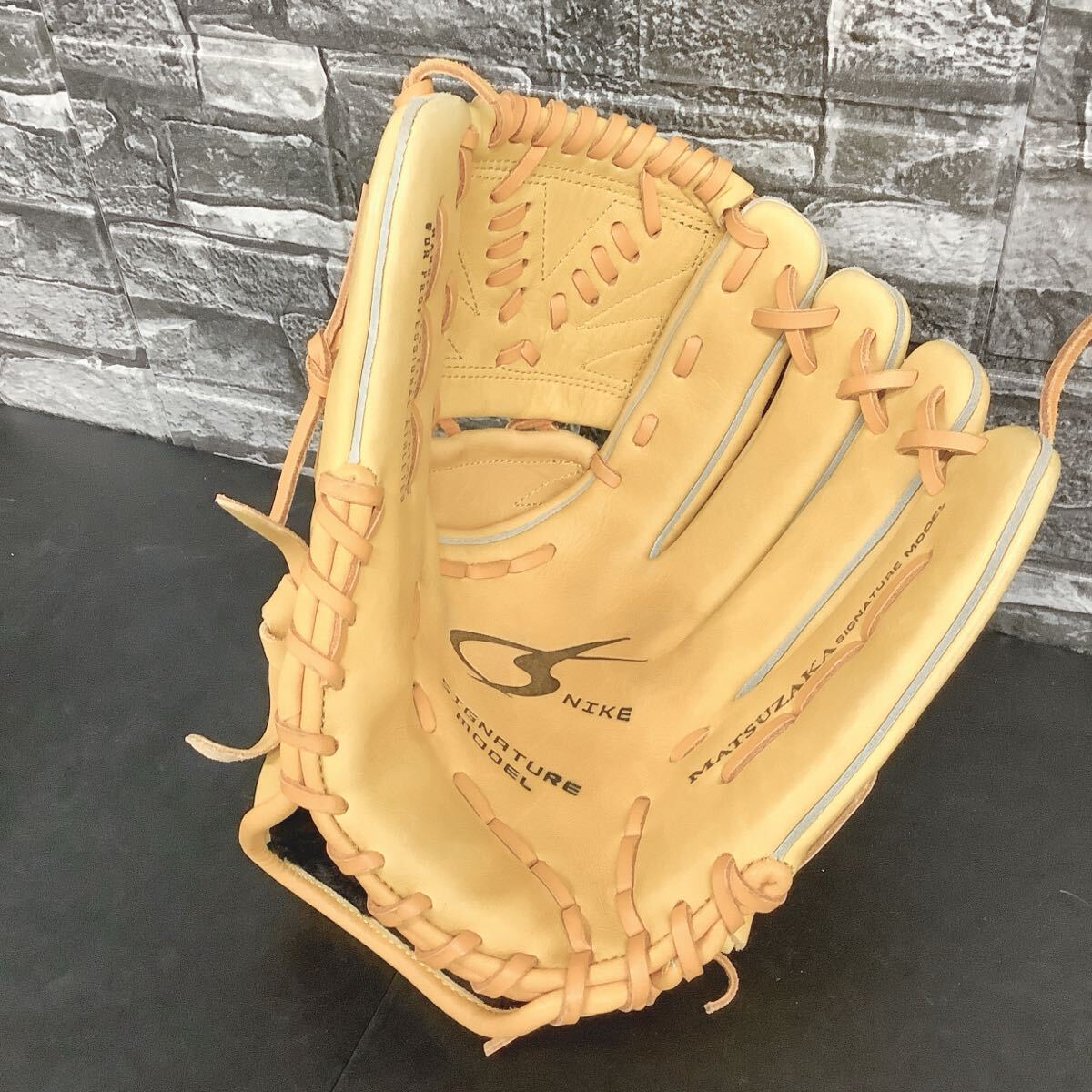 Yahoo!オークション -「ナイキ 松坂」(グローブ) (野球)の落札 Yahoo!オークション -「ナイキ 松坂」(グローブ) (野球)の落札