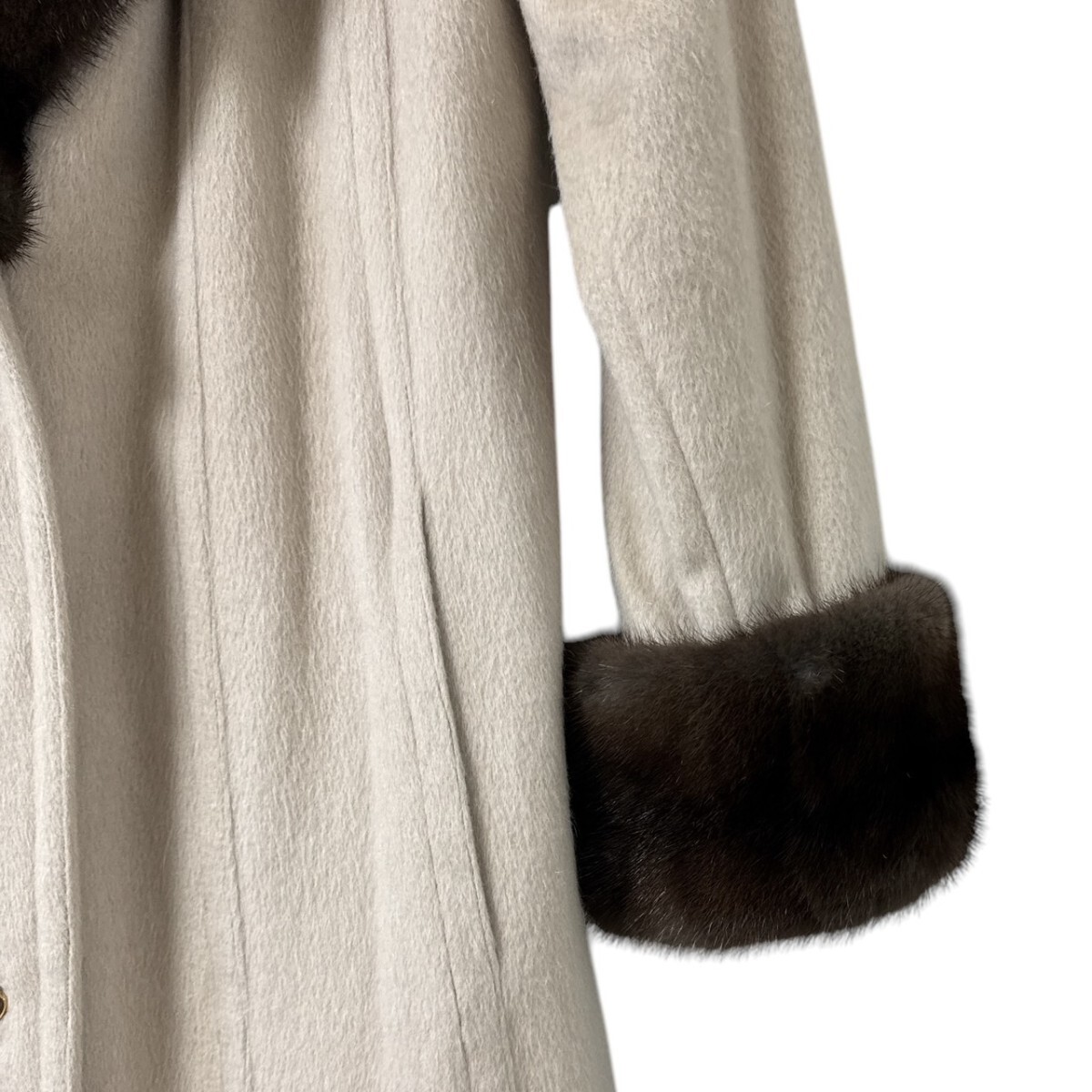 美品 FENDI フェンディ ミンク ロングコート コート カシミヤ サイズ40 イタリア製 ベージュ 25B15 美品 FENDI フェンディ ミンク ロングコート コート カシミヤ サイズ40 イタリア製 ベージュ 25B15