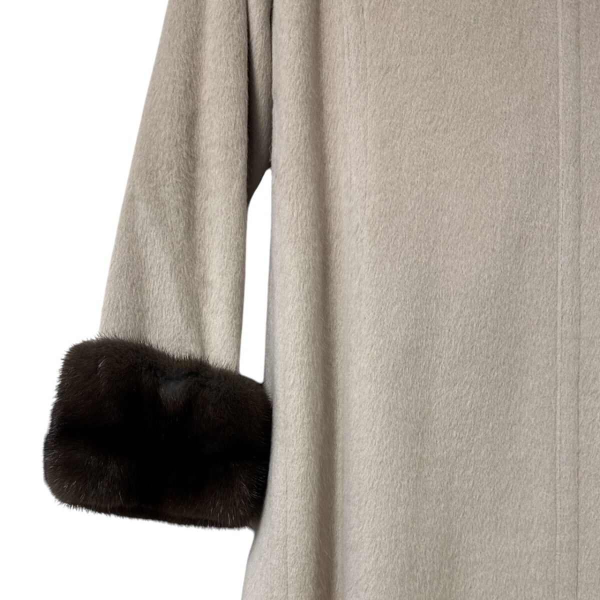 美品 FENDI フェンディ ミンク ロングコート コート カシミヤ サイズ40 イタリア製 ベージュ 25B15 美品 FENDI フェンディ ミンク ロングコート コート カシミヤ サイズ40 イタリア製 ベージュ 25B15