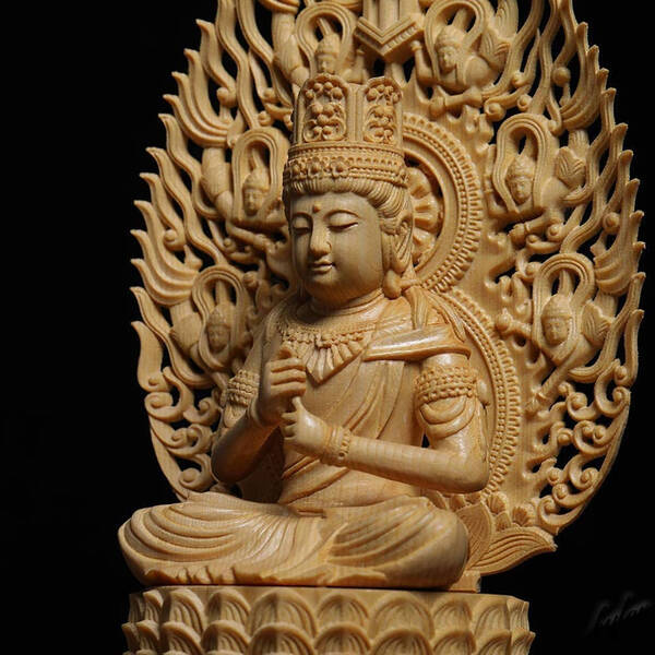 温かみのある表情をされた大日如来像 仏壇仏像 木彫り 工芸品 風水 厄除け 祈祷 祈願 守り本尊 縁起 お守り 真言宗 仏具