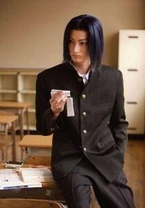中古生写真(男性) 岡崎和寛(伊武深司)/膝上・衣装学生服黒・左手ポケット・右手単語帳・教室/ミュージカル「テニスの王子様」公式生写真