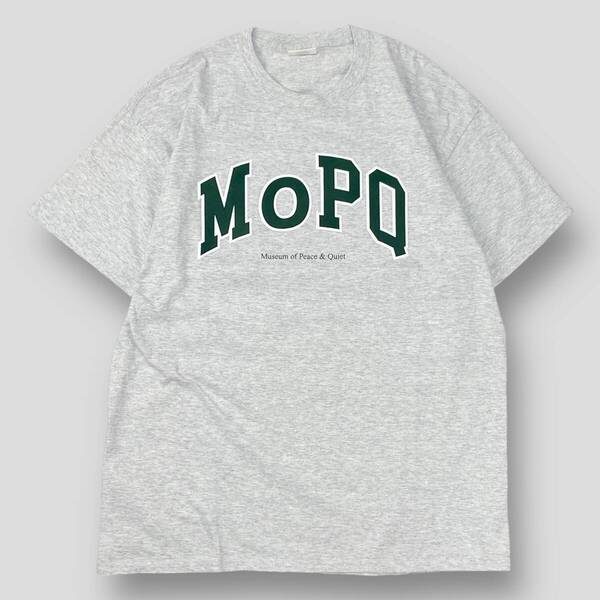 美品 Museum of Peace & Quiet 24SS University T-shirt / ユニバーシティ Tシャツ 75-08-0159-150 XL SSM4898 カレッジロゴ プリント MOPQ