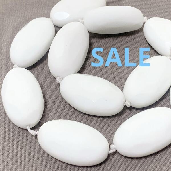 bf957/SALE!天然石◇ホワイトジェイド ぷっくりオーバル形多面カット1連