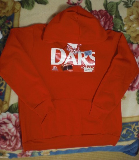 ☆匿名発送☆新品タグ付き 店舗完売 レッド LLサイズ ドン・キホーテ 森永 MORINAGA DARS ダース ミルクチョコレート 裏起毛プルパーカー
