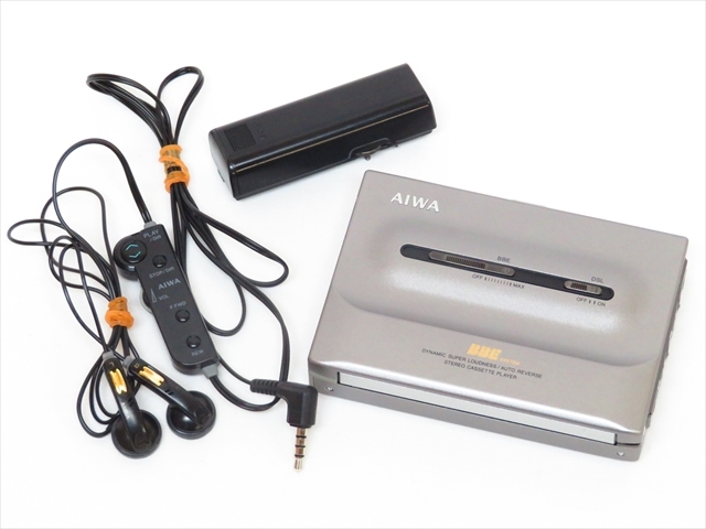 希少 AIWA ポータブル カセットプレーヤー HS-PL77 電池ケース付 希少 AIWA ポータブル カセットプレーヤー HS-PL77 電池ケース付
