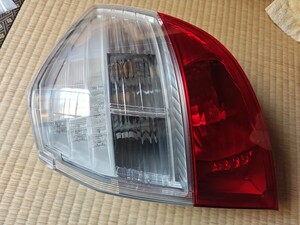 フィット テールランプ