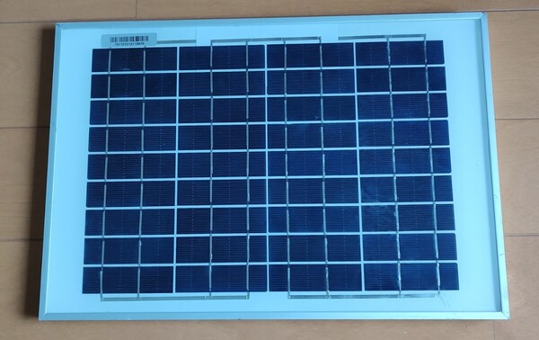 クリーンエネルギーの太陽光を有効に利用できる本格的なソーラーパネル・スマホやバッテリー充電に活躍・18V/10W
