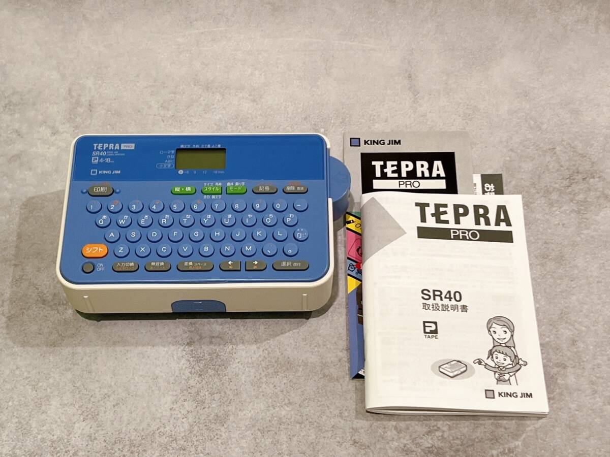 テプラ　PRO　SR40-B キングジム ラベルライター テプラPRO SR40-B アカ - メルカリ