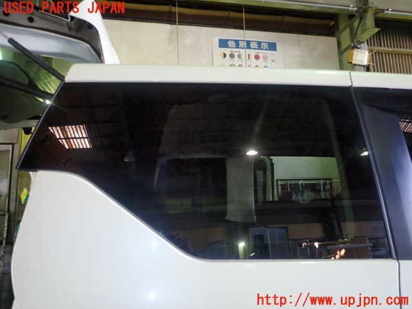 5UPJ-17391380]セレナ(GFC27)右クォーターガラス CENTRAL M262 中古