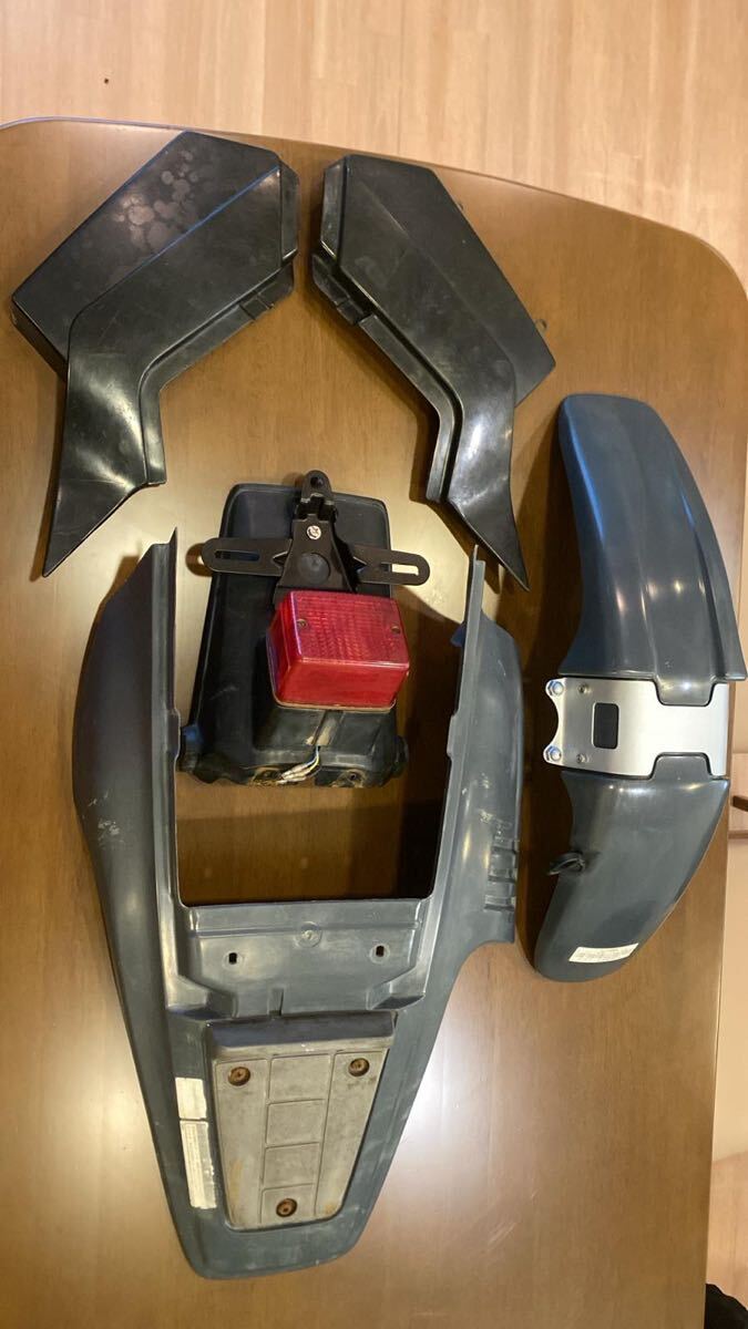 TW200 2JL フロントカウル、フロントフェンダー、リアカウル3点 - メルカリ