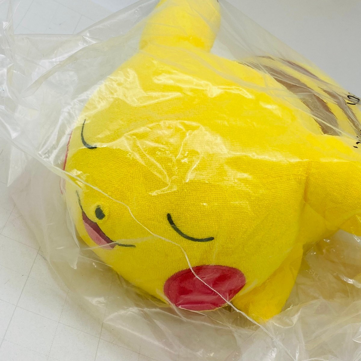 Yahoo!オークション -「ピカチュウ ぬいぐるみ おやすみ」の落札