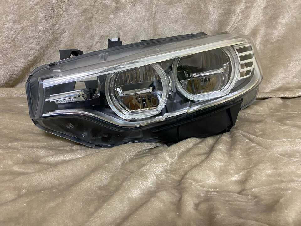 BMW F36 後期型み左側ヘッドライト