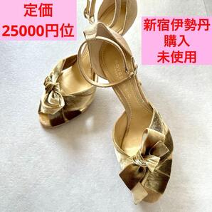 売り切り値下げ!伊勢丹購入★未使用ノーベスパジオ ゴールドストラップ付きパンプス 22.5cm