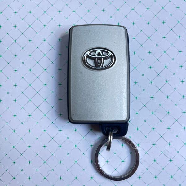⑪トヨタ TOYOTA キーレス スマートキー リモコンキー 鍵 4ボタン 両側パワースライドドアボタン 中古