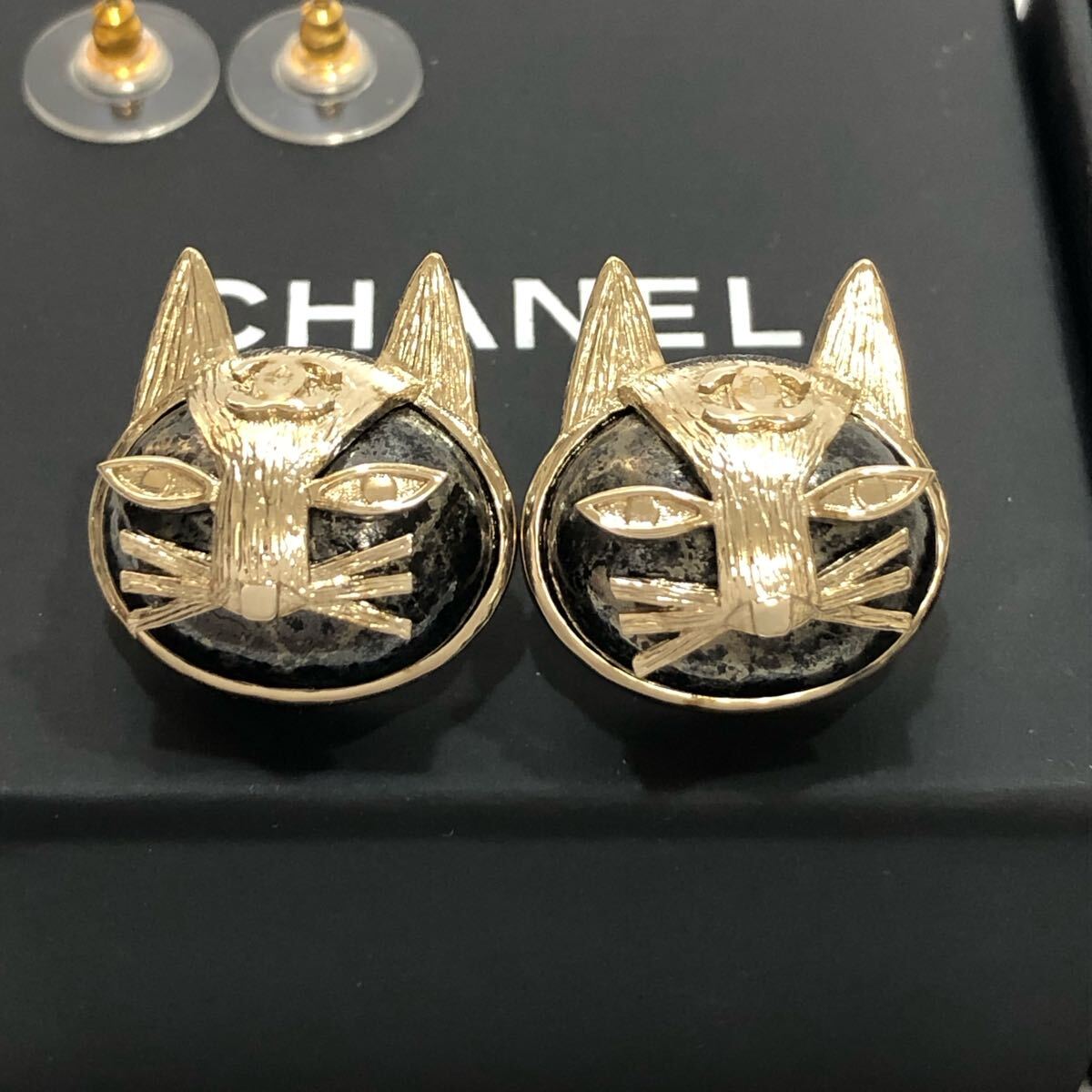 CHANEL シャネル ラウンドピアス ココマーク 手書き風 ベージュ