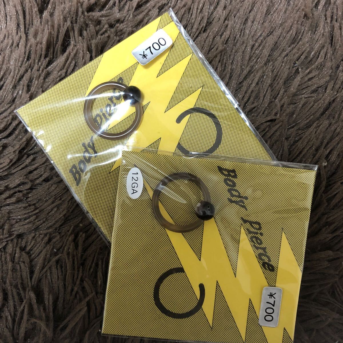 BODY PIERCE 2つセット　12GA(2.0mm）アクリルピアス　両耳　