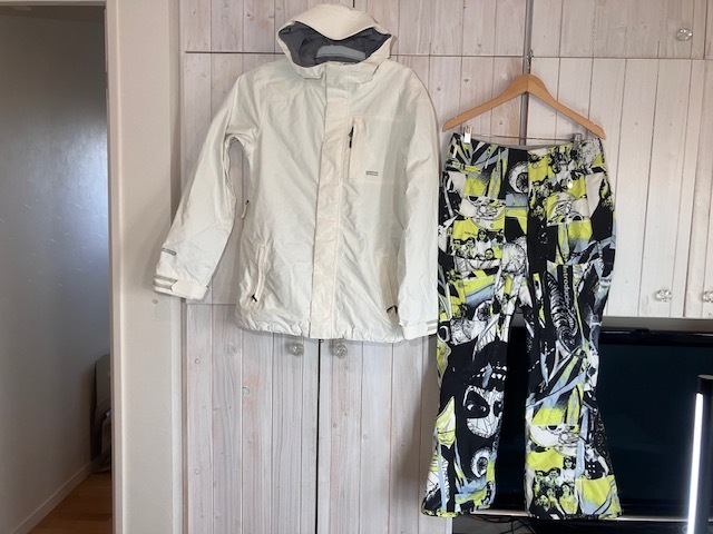 Yahoo!オークション - 送料込 VOLCOM ボルコム 上下セット Yahoo!オークション - 送料込 VOLCOM ボルコム 上下セット