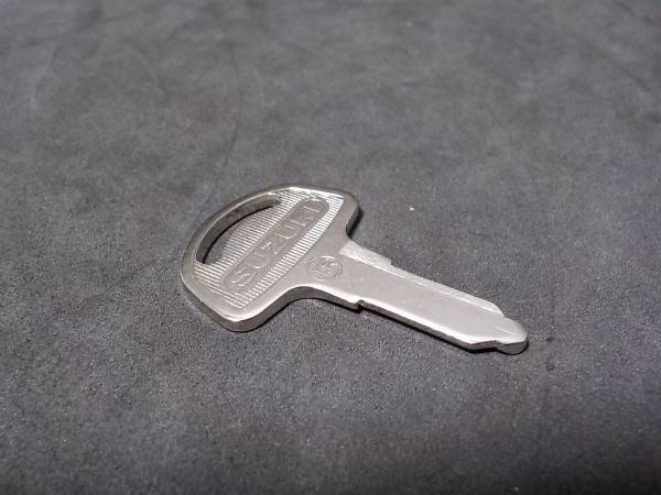 GN125 ブランクキー 純正 新品 TS125 RG250 X7 スズキ スペアキー 合鍵