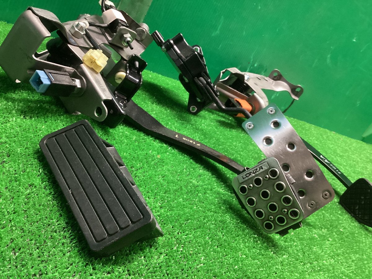 低走行 86 DBA-ZN6 G F型 BRZ ZC6 純正 ペダルセット アクセル ブレーキ クラッチ フットレスト 内装 カバー付き ペダル 36880 HA230