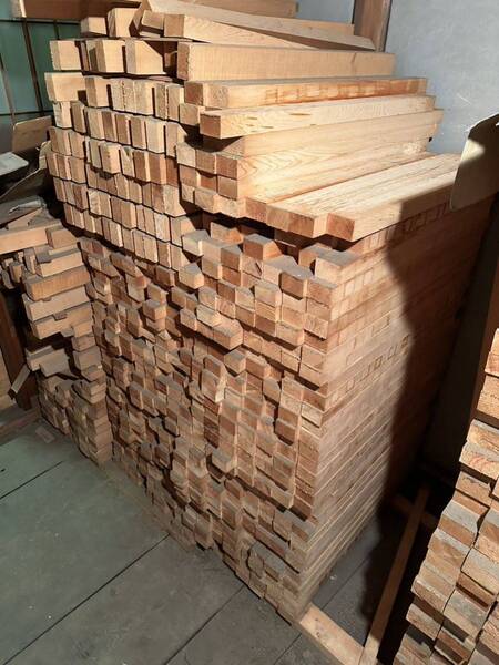 木曽ひのき角材 柾目 赤身70〜85cm×5.5cm程度×3.5cm程度 30本