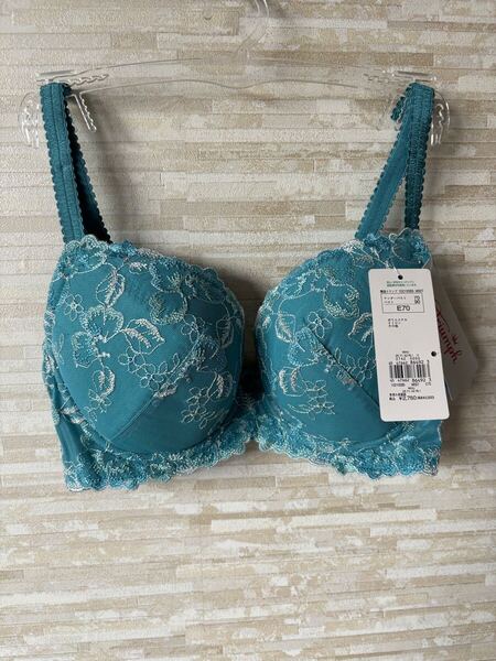 「E70」トリンプ カラフル繊細な花の刺繍 華やかなブラジャー ブルー