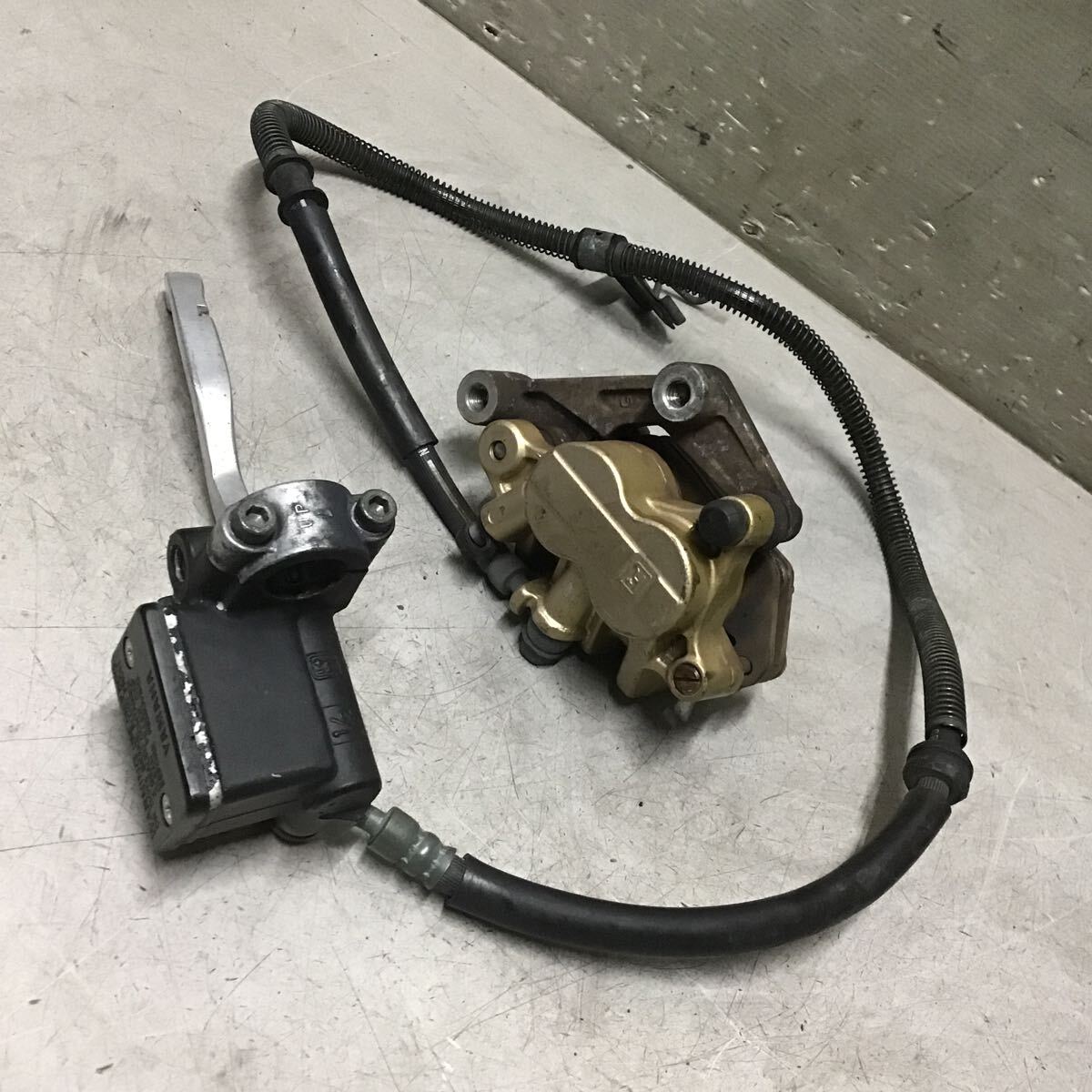 マジェスティ125　純正ブレーキキャリパー　OH済　＆シール＆ピストンセット マジェスティ125純正ブレーキキャリパーOH済＆シール＆ピストン
