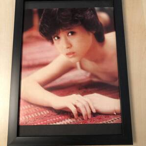 kj ★額装品★ 松田聖子 グラビア セクシー ノーブラ 下着 貴重写真 A4額入 ポスター風 美乳 アイドル 女優 歌手 昭和レトロ