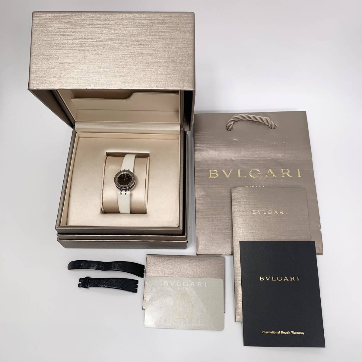 BVLGARI　キーケース　箱　ギャランティカード付 BVLGARI - ⭐️BVLGARI⭐️箱・ギャランティカード・付属品の