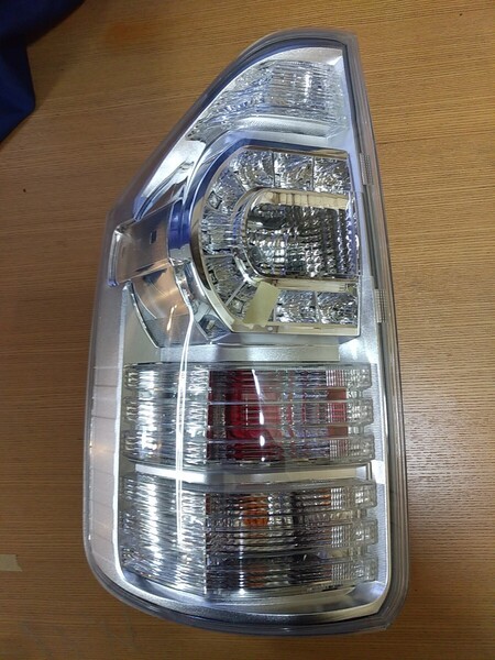 H24 ヴォクシー ZRR70 ZS 煌2 後期 テールライト 左 補修要