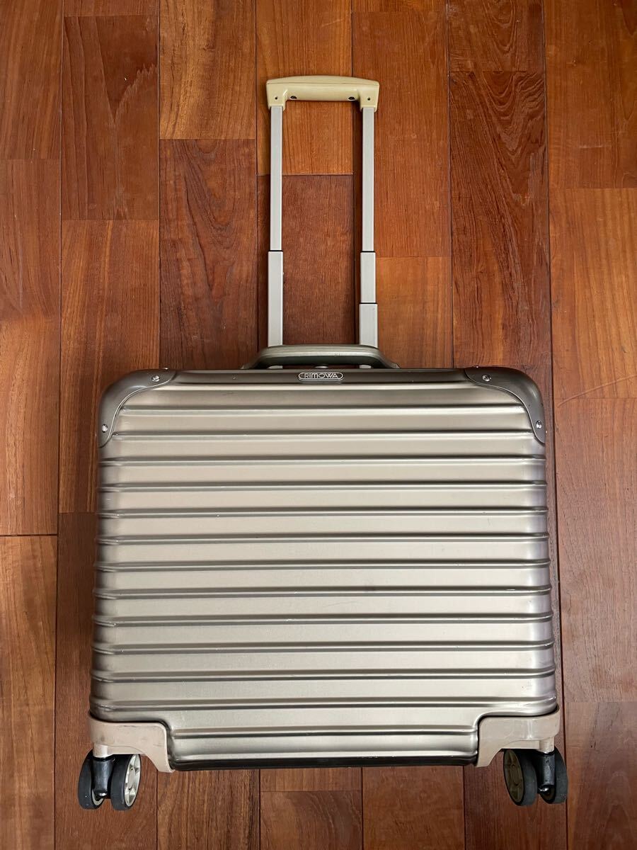 正規店購入★リモワ rimowa トパーズ ビジネストローリー 26★business trolly オリジナル コンパクト チタニウム 機内持ち込み 正規店購入★リモワ rimowa トパーズ ビジネストローリー 26★business trolly オリジナル コンパクト チタニウム 機内持ち込み