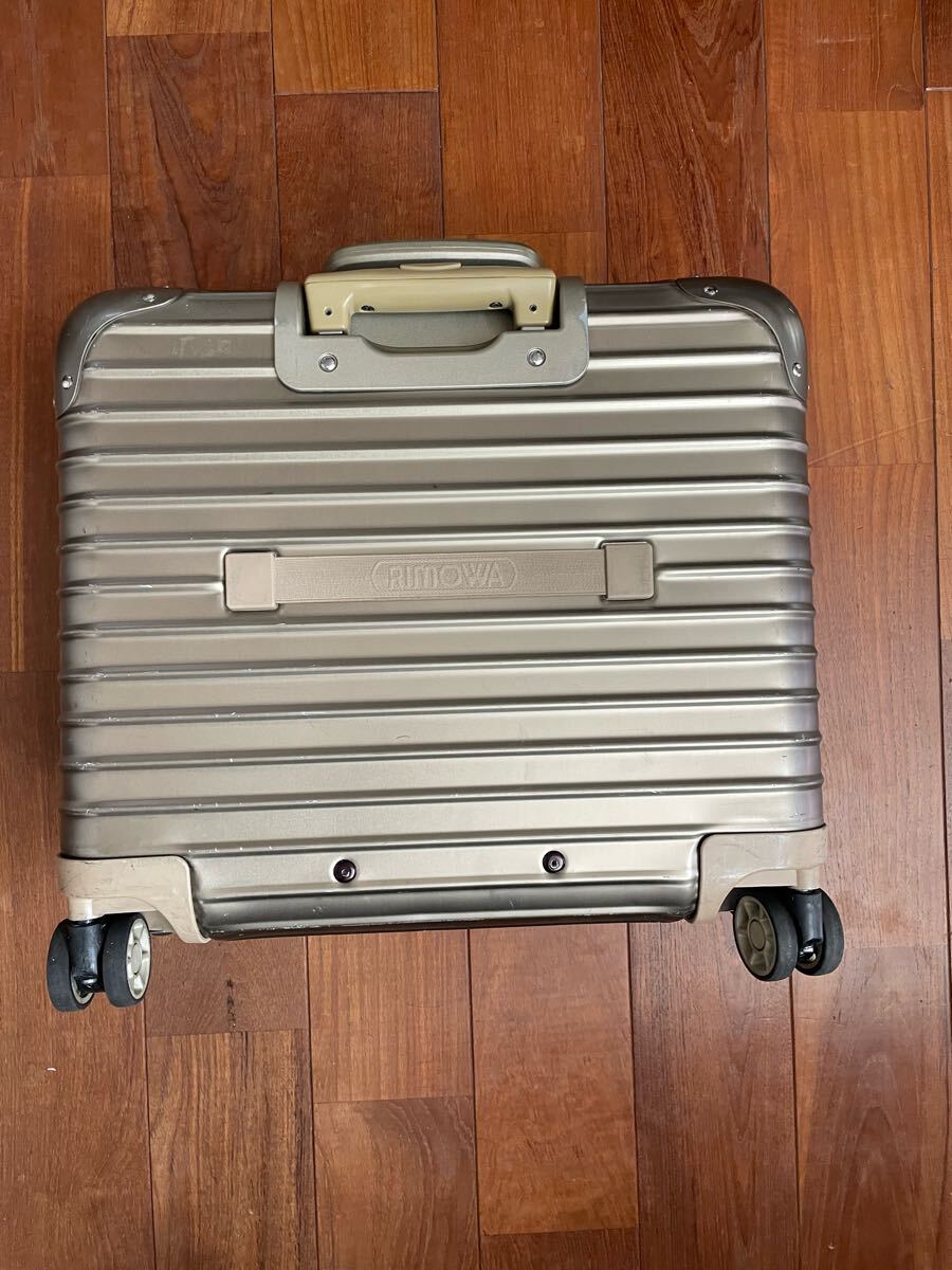 正規店購入★リモワ rimowa トパーズ ビジネストローリー 26★business trolly オリジナル コンパクト チタニウム 機内持ち込み 正規店購入★リモワ rimowa トパーズ ビジネストローリー 26★business trolly オリジナル コンパクト チタニウム 機内持ち込み