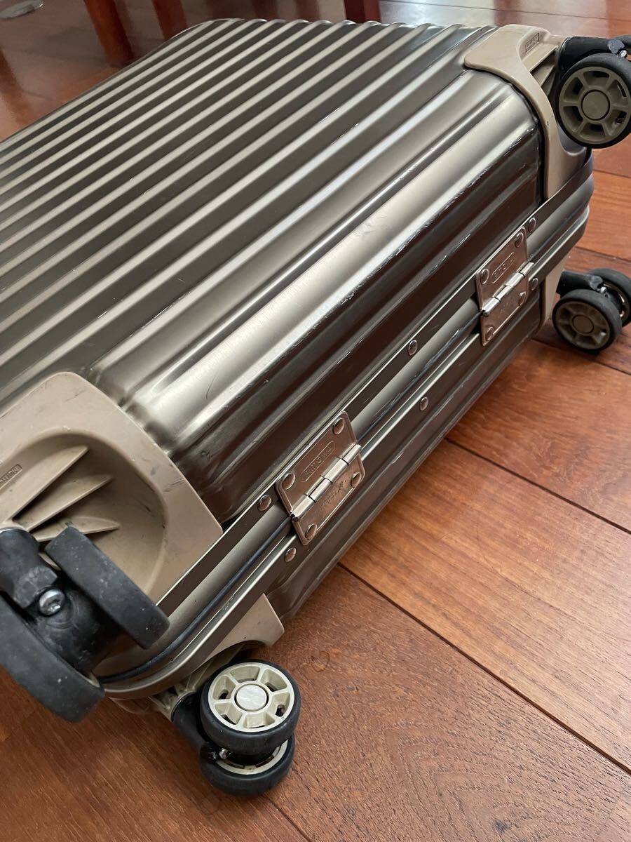 正規店購入★リモワ rimowa トパーズ ビジネストローリー 26★business trolly オリジナル コンパクト チタニウム 機内持ち込み 正規店購入★リモワ rimowa トパーズ ビジネストローリー 26★business trolly オリジナル コンパクト チタニウム 機内持ち込み