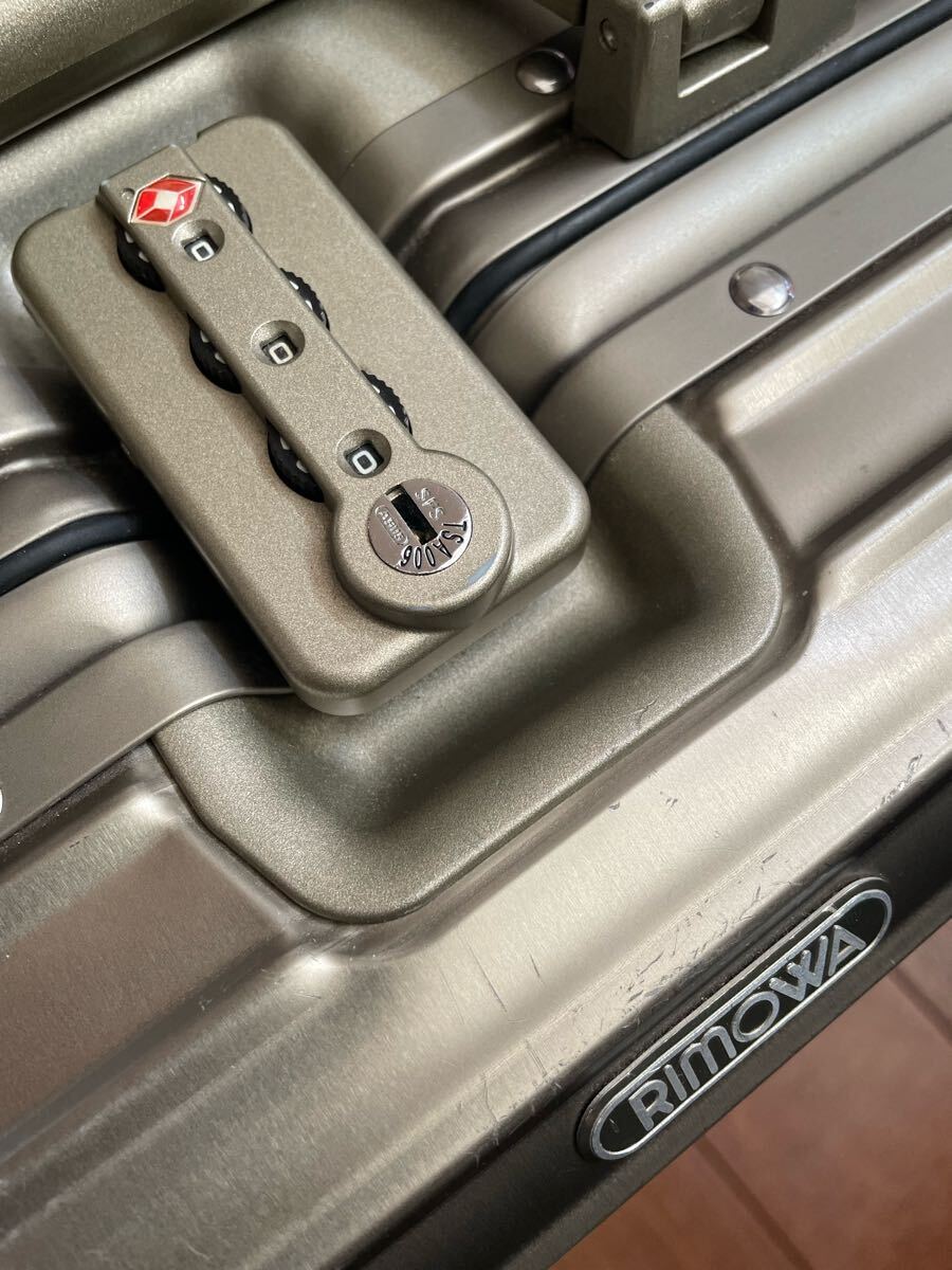 正規店購入★リモワ rimowa トパーズ ビジネストローリー 26★business trolly オリジナル コンパクト チタニウム 機内持ち込み 正規店購入★リモワ rimowa トパーズ ビジネストローリー 26★business trolly オリジナル コンパクト チタニウム 機内持ち込み