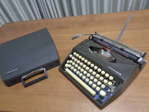 完動品 TRIUMPH TIPPA S トライアンフタイプライター 1972年製
