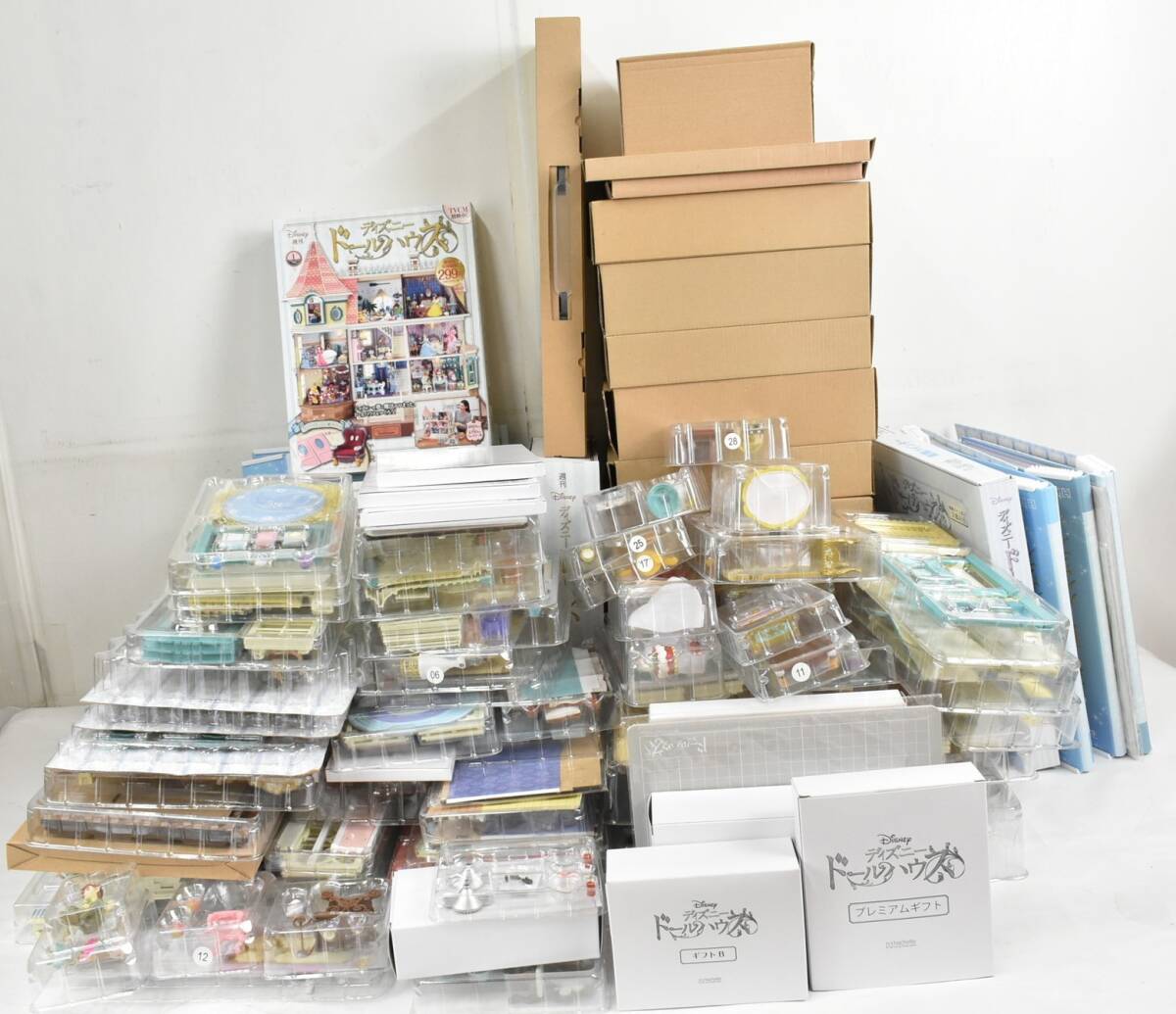 ディズニードールハウス ディアゴスティーニ 最新号まであります