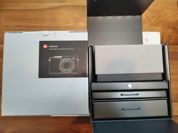 Leica ライカ Q2 元箱 マニュアル 保証書、カメラ有りません