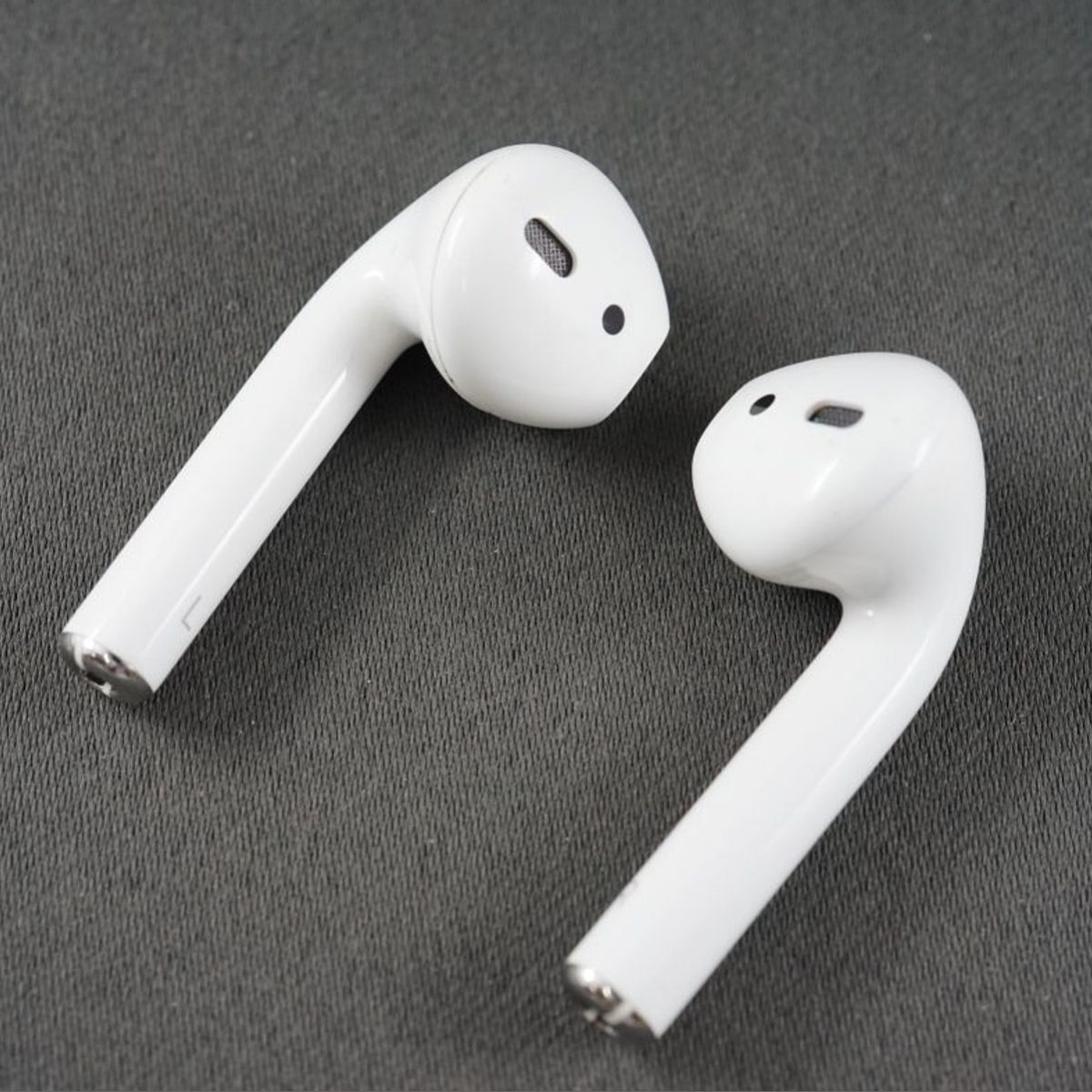 Apple AirPods with Wireless Charging Case エアーポッズ イヤホン USED美品 第二世代 MRXJ2J/A 完動品 中古 V9657 Apple AirPods with Wireless Charging Case エアーポッズ イヤホン USED美品 第二世代 MRXJ2J/A 完動品 中古 V9657