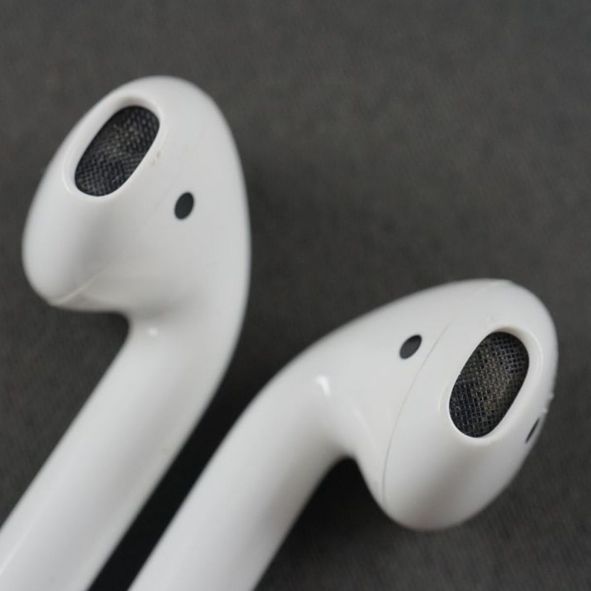 Apple AirPods with Wireless Charging Case エアーポッズ イヤホン USED美品 第二世代 MRXJ2J/A 完動品 中古 V9657 Apple AirPods with Wireless Charging Case エアーポッズ イヤホン USED美品 第二世代 MRXJ2J/A 完動品 中古 V9657